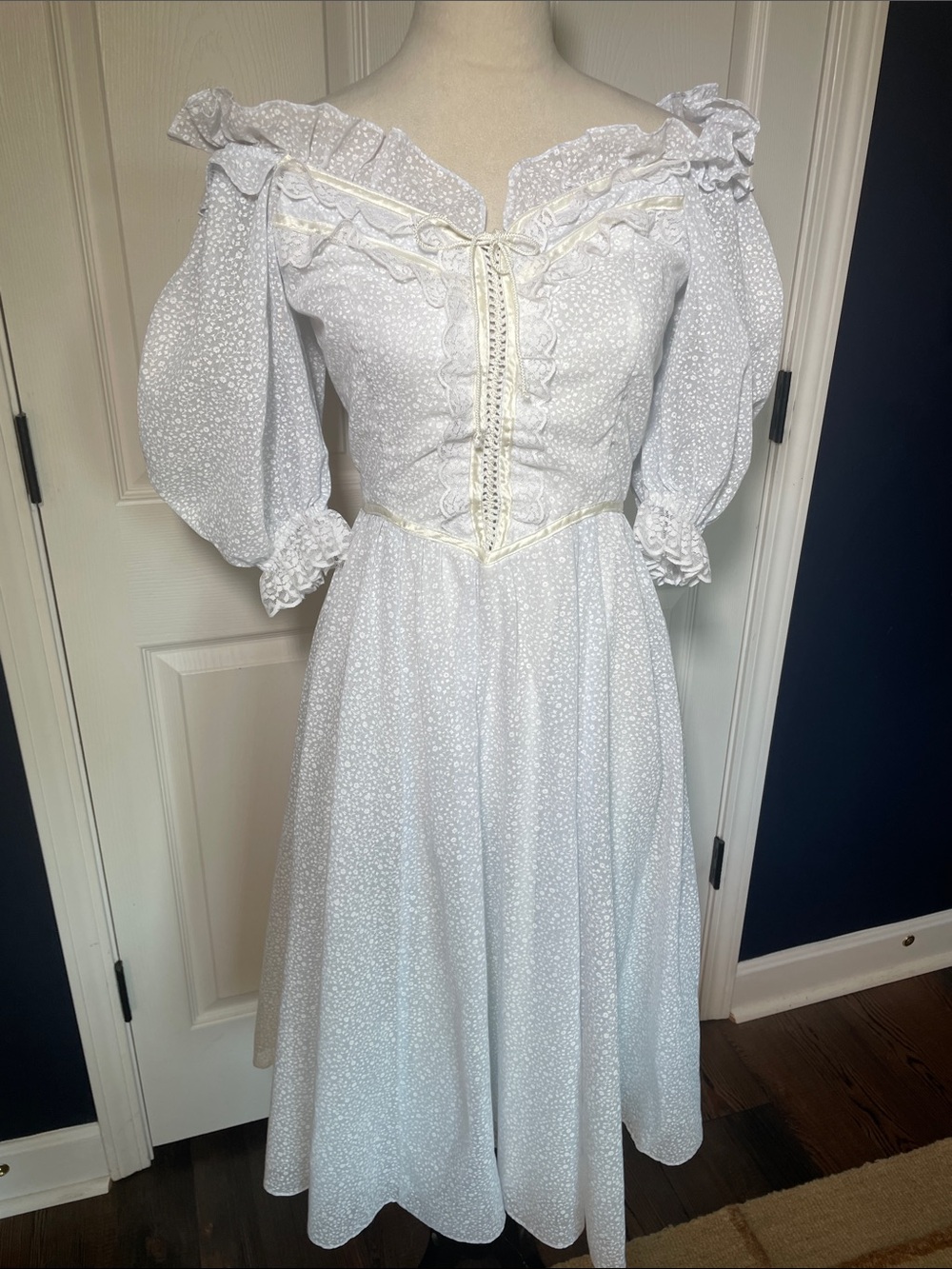 VTG 70s Gunne Sax Grey White Lace Corset Prairie Wedding Dress Cottagecore Sz S